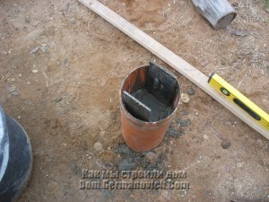 Заливка фундаментного столба в опалубке из трубы